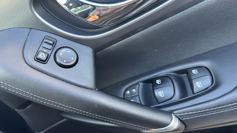 Nissan Qashqai 1.3 DiG-T Tekna+ 5dr Petrol Hatchback